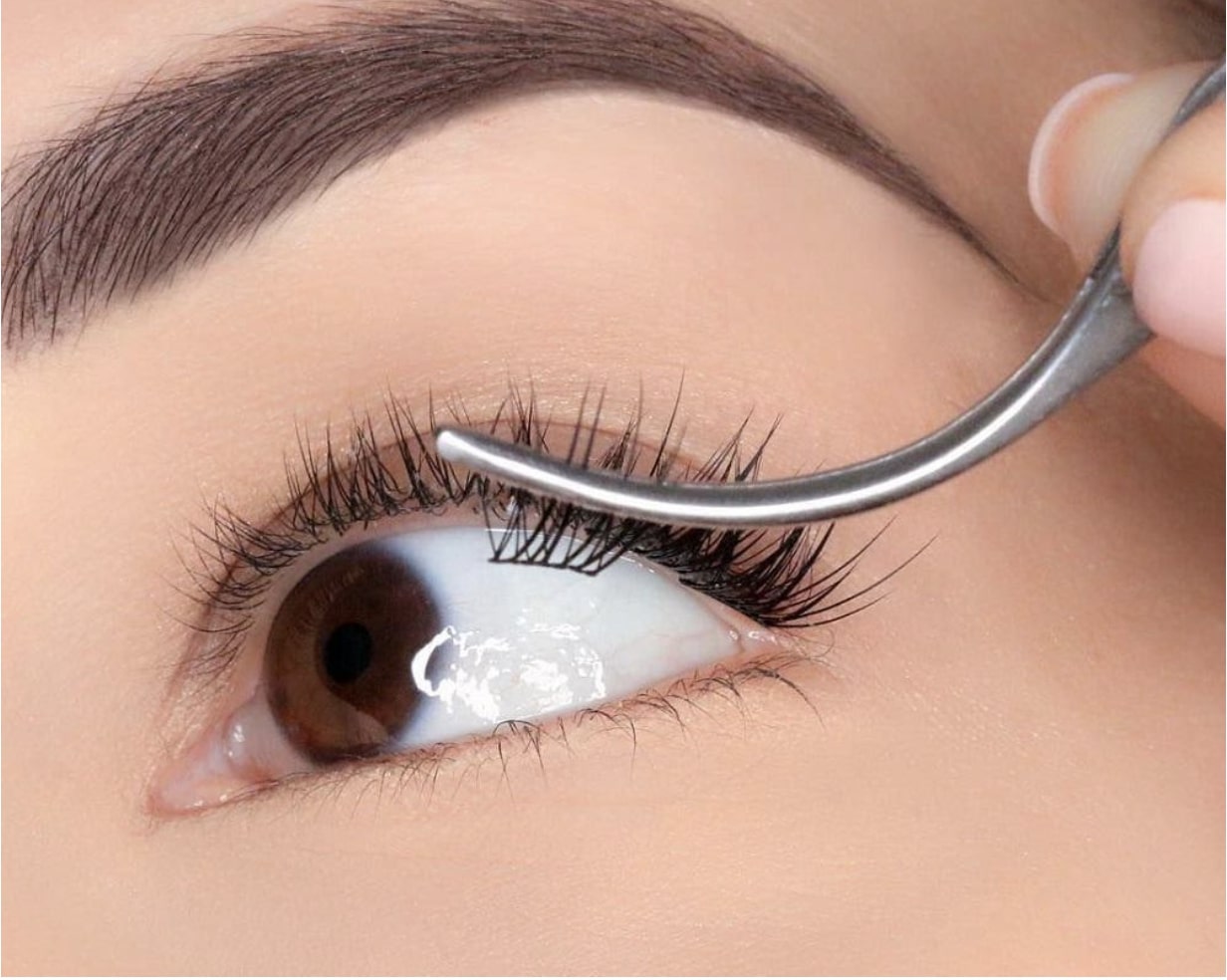 transforming-your-lashes-with-eyelash-extensions-mega-volume-3