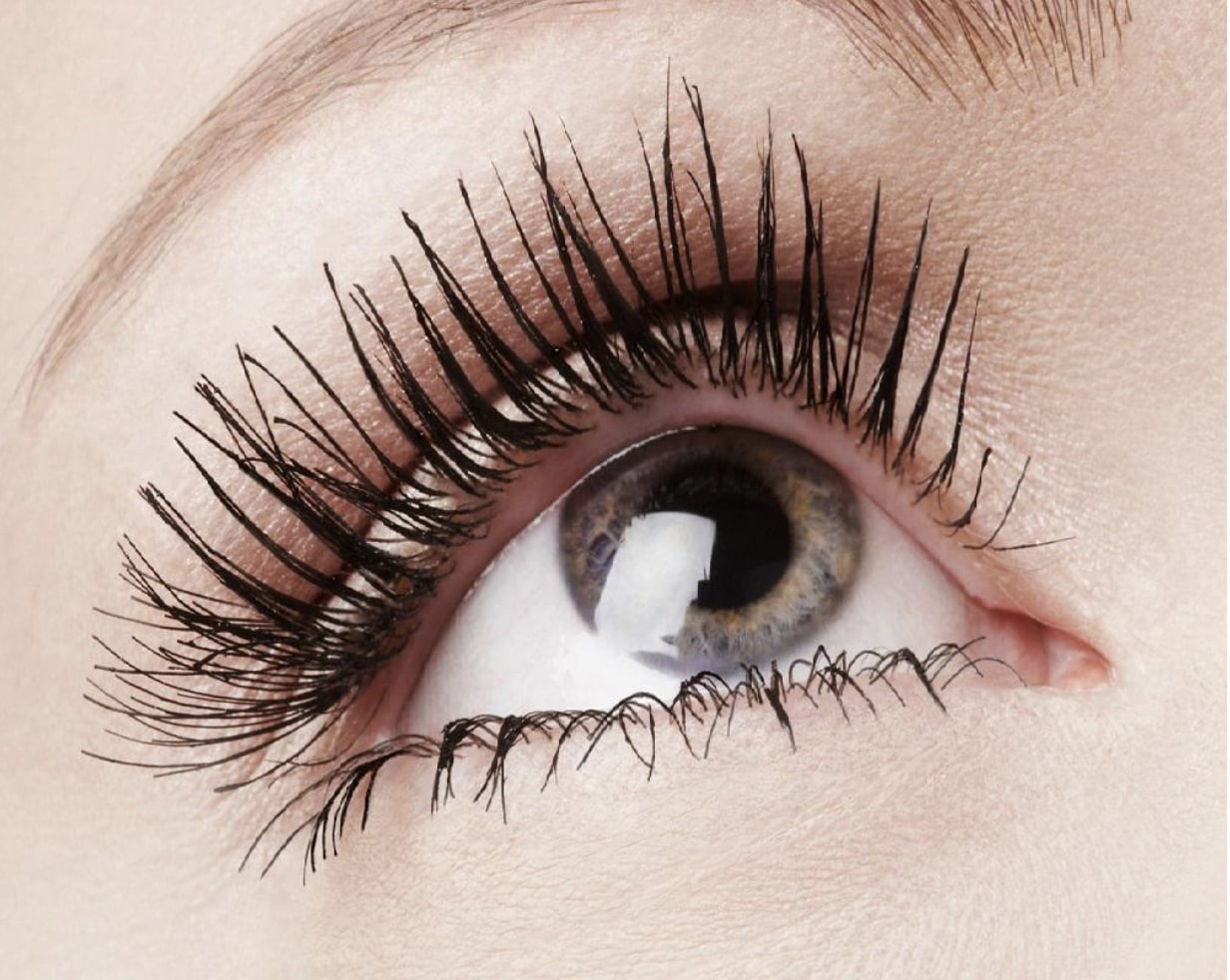 transforming-your-lashes-with-eyelash-extensions-mega-volume-4